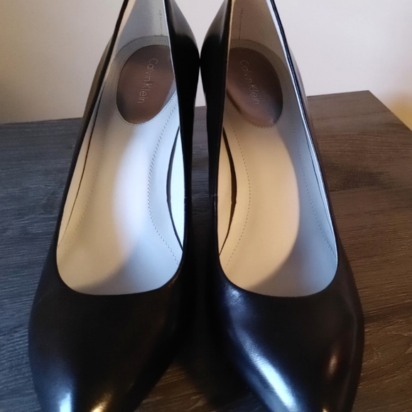 Calvin Klein black heels Size 10 - Picture 2 of 4